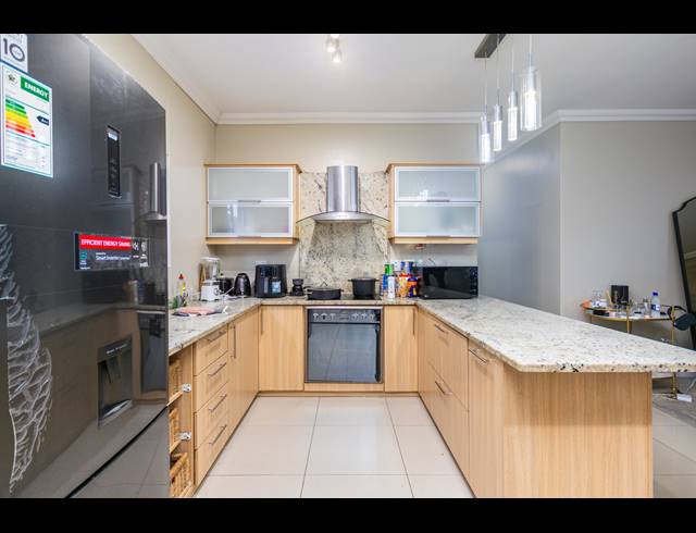 3 BEDROOM FREEHOLD TO LET IN PARKLANDS NORTH